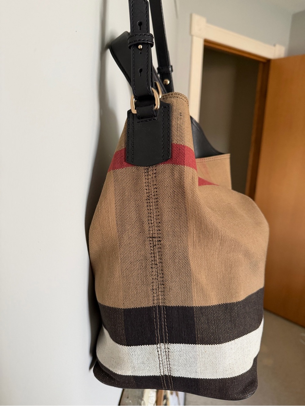 Authentic Burberry Ashby hobo canvas black leather. Tags and dust bag. - Picture 2 of 10
